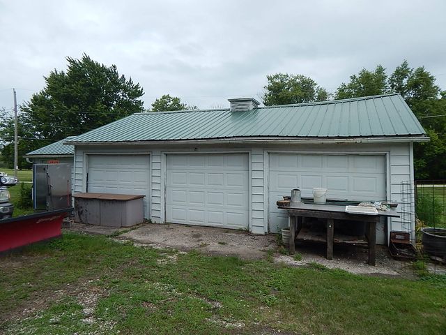 42 10th Street, Carbon Cliff, IL 61239
