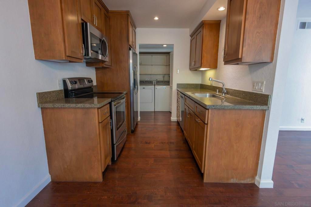 Image 6 of property listing at 4060 Rosenda Court 230, San Diego, CA 92122