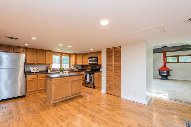 37696 N North Avenue, Beach Park, IL 60087