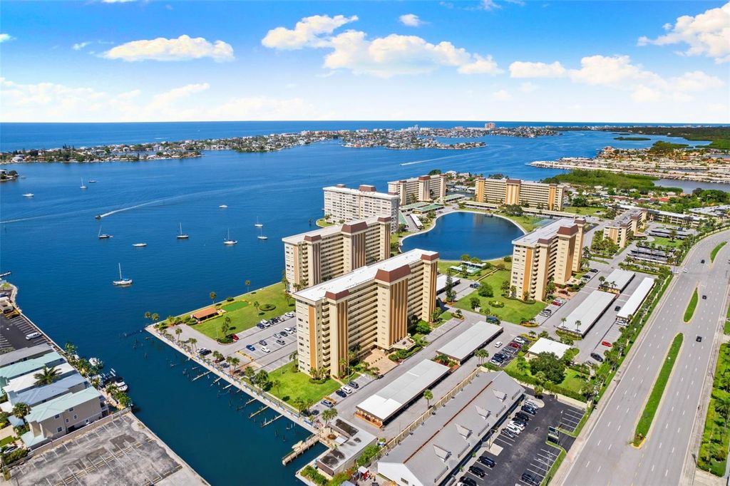 4550 COVE CIRCLE 501, St Petersburg, FL 33708