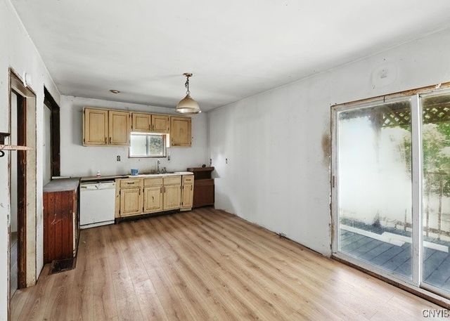 8 Monroe Street, Hanover, NY 14136