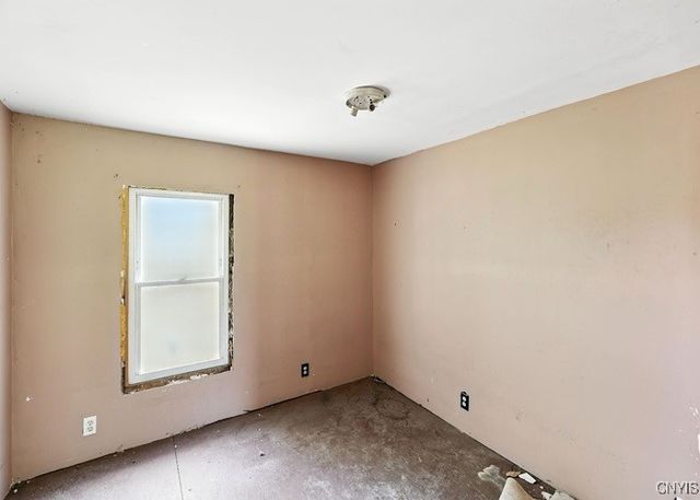 8 Monroe Street, Hanover, NY 14136