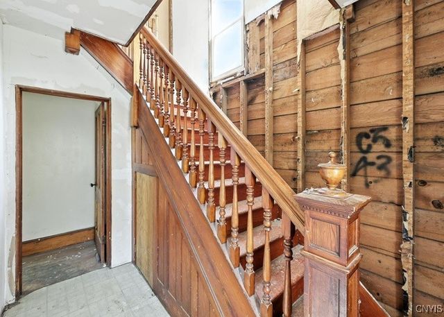 8 Monroe Street, Hanover, NY 14136