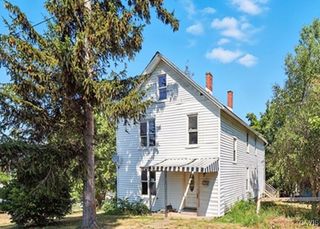 8 Monroe Street, Hanover, NY 14136