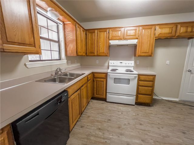 2020 S F Street, Rogers, AR 72758
