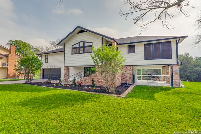 46 E Hampton, Seguin, TX 78155