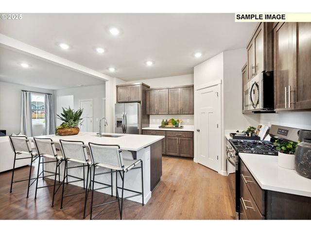 23821 Sw PENSACOLA Ter, Tualatin, OR 97062