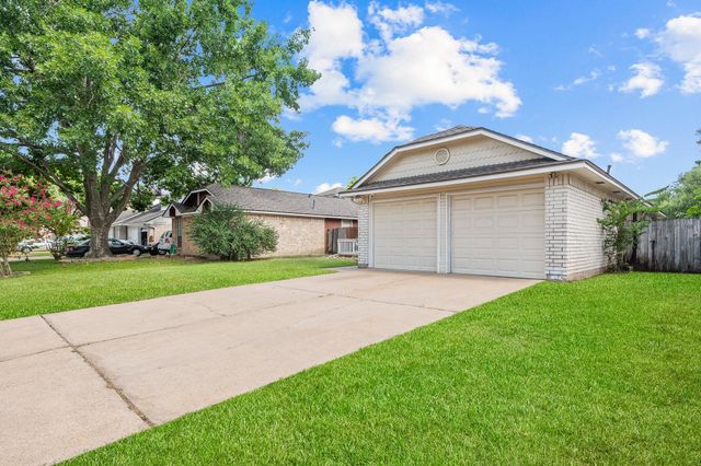 19419 Lake Hollow Lane, Houston, TX 77084