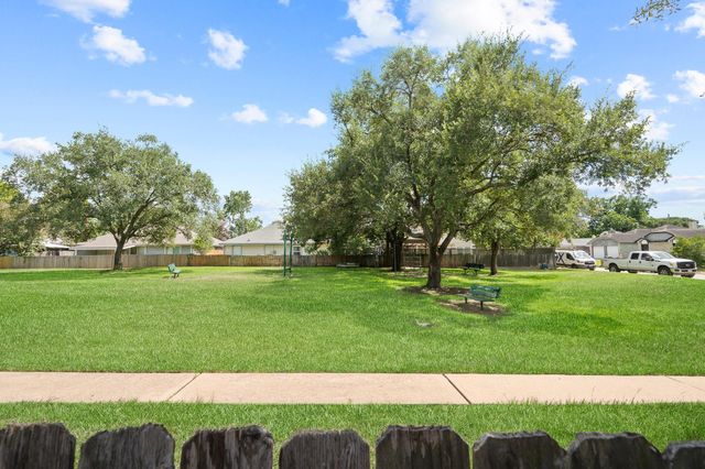 19419 Lake Hollow Lane, Houston, TX 77084