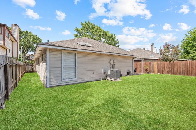 19419 Lake Hollow Lane, Houston, TX 77084