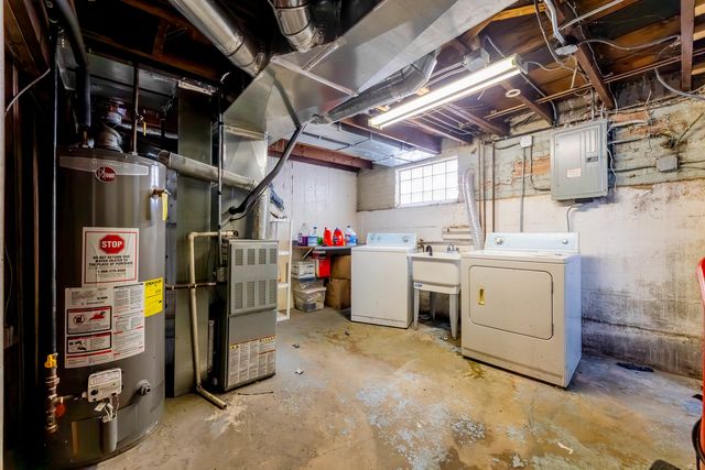 9640 S Hoxie Avenue, Chicago, IL 60617