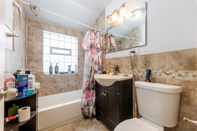 9640 S Hoxie Avenue, Chicago, IL 60617