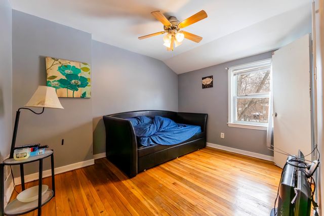 9640 S Hoxie Avenue, Chicago, IL 60617