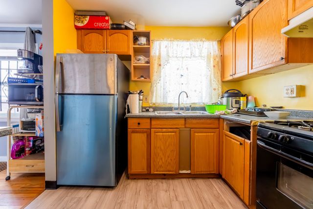 9640 S Hoxie Avenue, Chicago, IL 60617