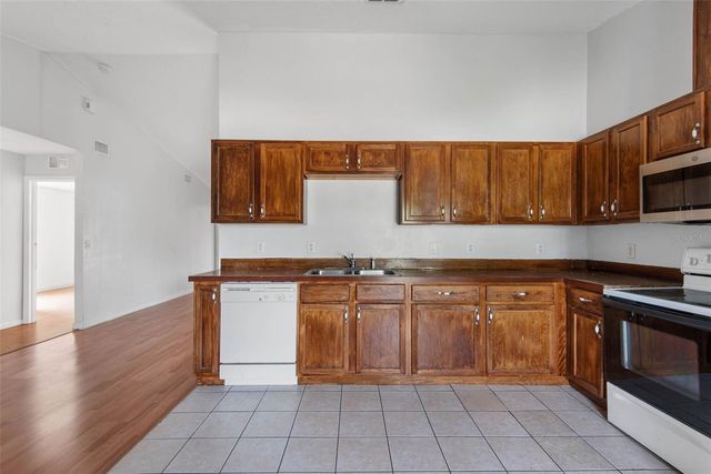 8 RAINSTONE LANE, Palm Coast, FL 32164