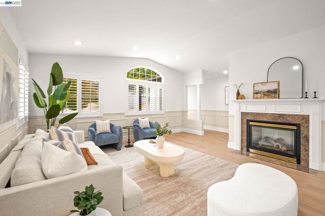 11 Rudgear Dr, Walnut Creek, CA 94596