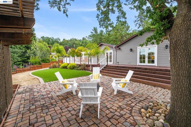 11 Rudgear Dr, Walnut Creek, CA 94596