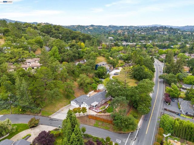 11 Rudgear Dr, Walnut Creek, CA 94596