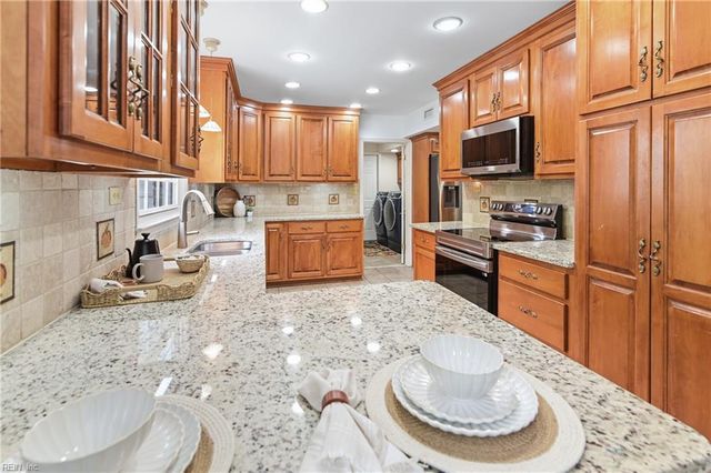 3208 Blue Ridge CT, Virginia Beach, VA 23452