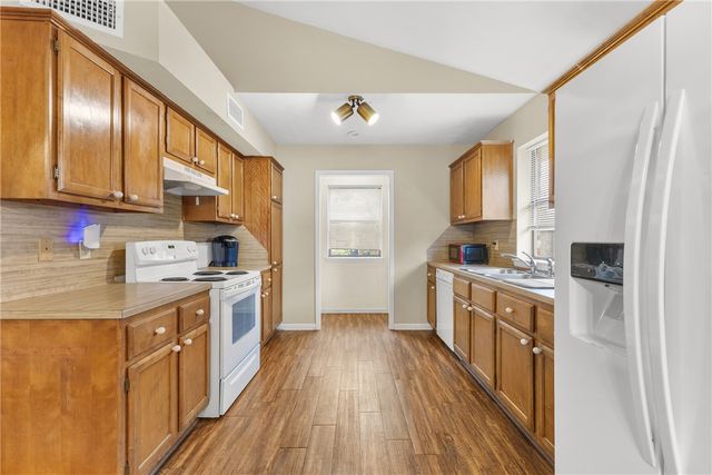 803 Camellia Court, College Station, TX 77840