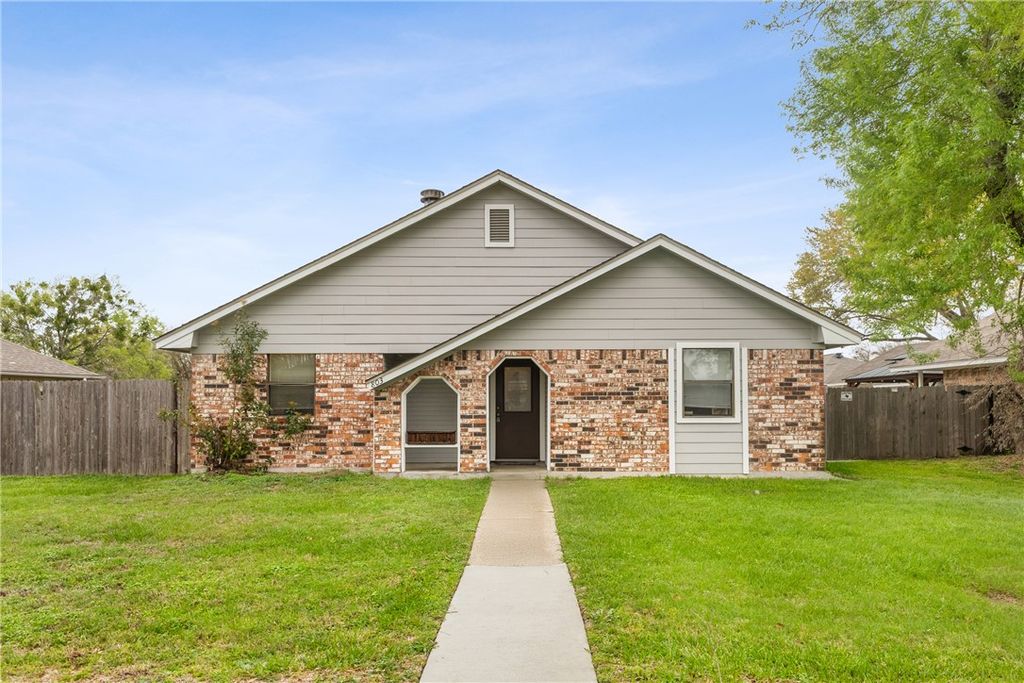 803 Camellia Court, College Station, TX 77840