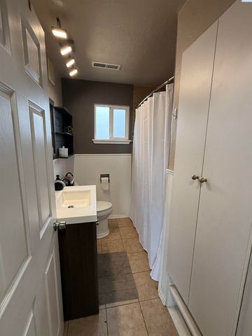 1807 W Henry St, Pasco, WA 99301