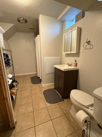 1807 W Henry St, Pasco, WA 99301