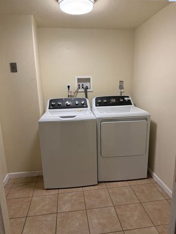 1807 W Henry St, Pasco, WA 99301