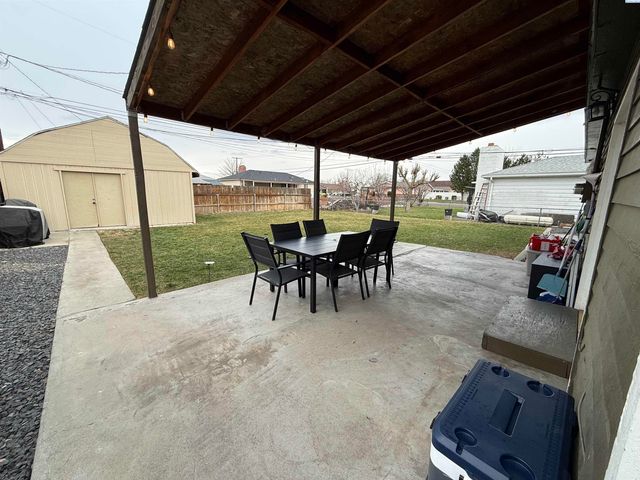 1807 W Henry St, Pasco, WA 99301