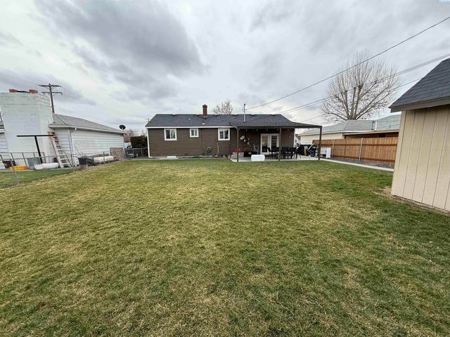 1807 W Henry St, Pasco, WA 99301