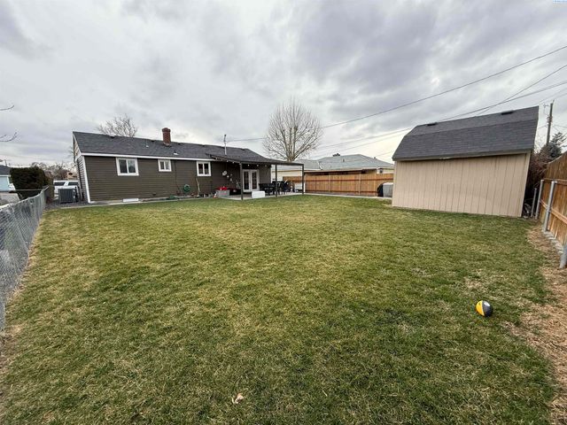 1807 W Henry St, Pasco, WA 99301