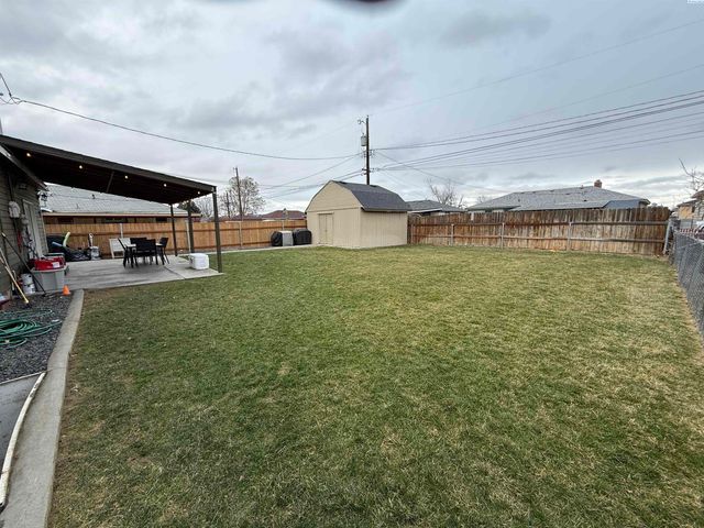 1807 W Henry St, Pasco, WA 99301