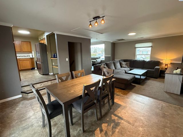 1807 W Henry St, Pasco, WA 99301