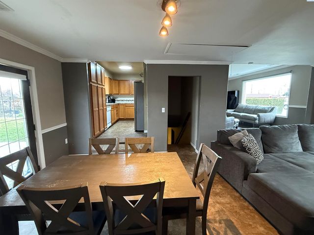 1807 W Henry St, Pasco, WA 99301