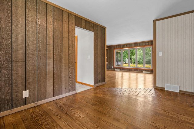 W136N8704 Esquire ROAD, Menomonee Falls, WI 53051