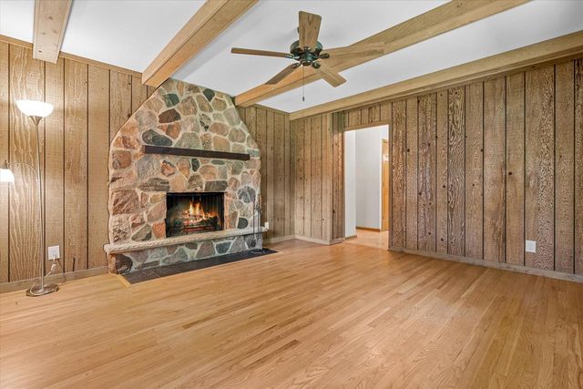 W136N8704 Esquire ROAD, Menomonee Falls, WI 53051