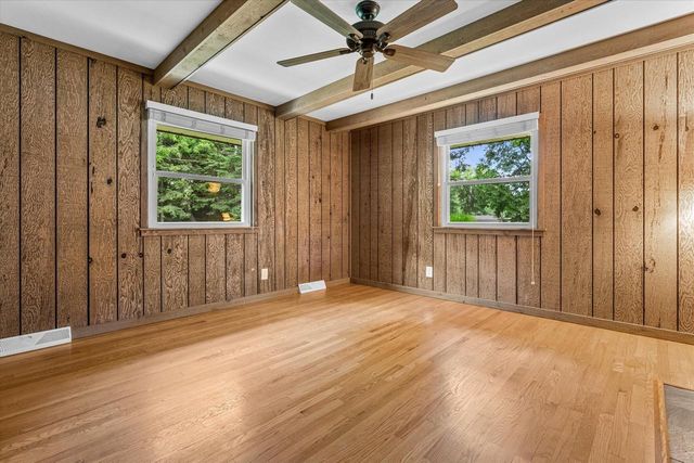 W136N8704 Esquire ROAD, Menomonee Falls, WI 53051