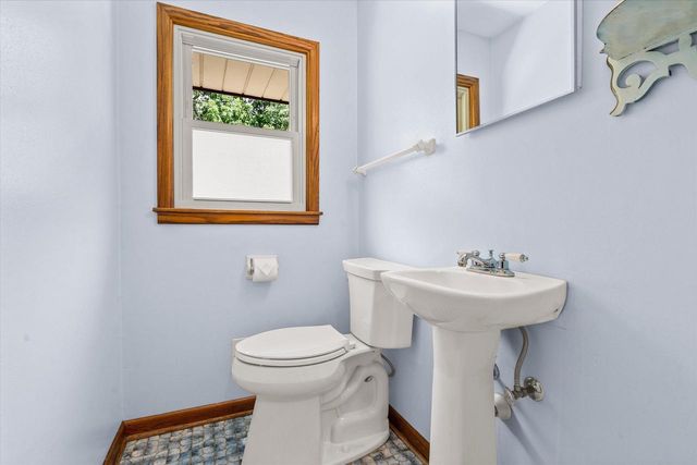W136N8704 Esquire ROAD, Menomonee Falls, WI 53051