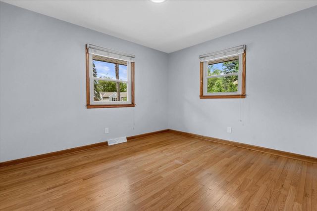 W136N8704 Esquire ROAD, Menomonee Falls, WI 53051
