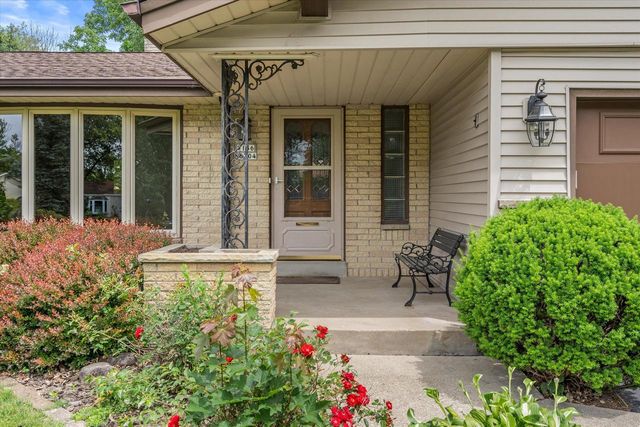 W136N8704 Esquire ROAD, Menomonee Falls, WI 53051