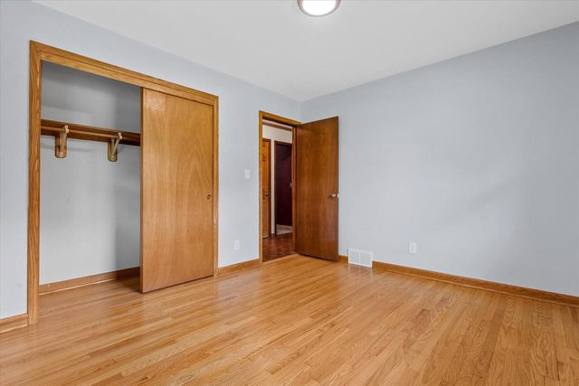 W136N8704 Esquire ROAD, Menomonee Falls, WI 53051