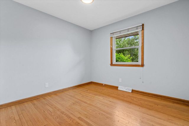 W136N8704 Esquire ROAD, Menomonee Falls, WI 53051