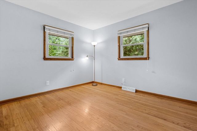 W136N8704 Esquire ROAD, Menomonee Falls, WI 53051