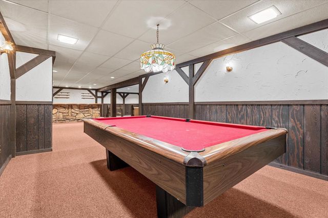 W136N8704 Esquire ROAD, Menomonee Falls, WI 53051