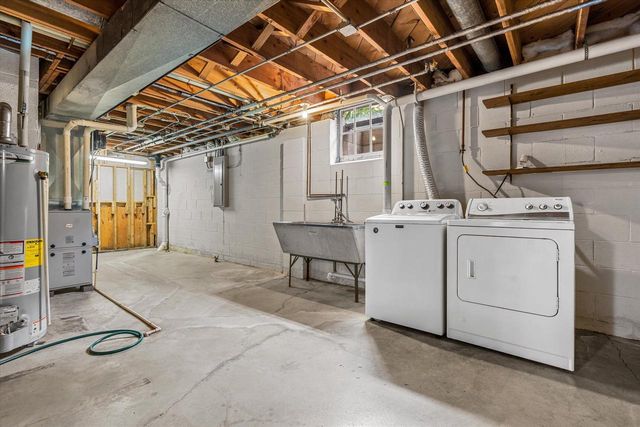 W136N8704 Esquire ROAD, Menomonee Falls, WI 53051