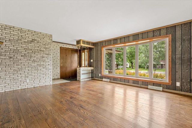 W136N8704 Esquire ROAD, Menomonee Falls, WI 53051