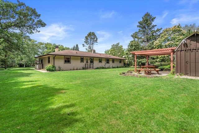 W136N8704 Esquire ROAD, Menomonee Falls, WI 53051