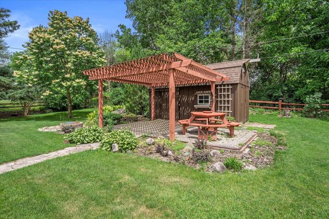W136N8704 Esquire ROAD, Menomonee Falls, WI 53051