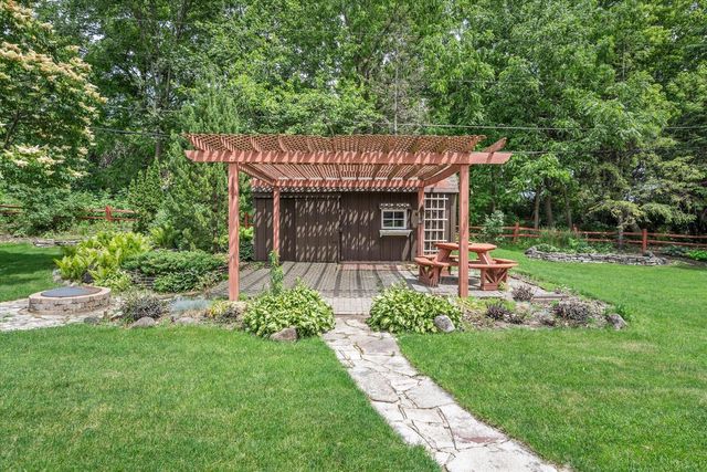 W136N8704 Esquire ROAD, Menomonee Falls, WI 53051