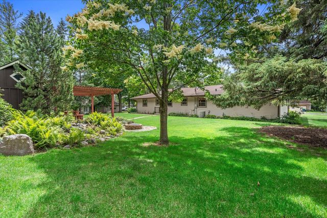 W136N8704 Esquire ROAD, Menomonee Falls, WI 53051